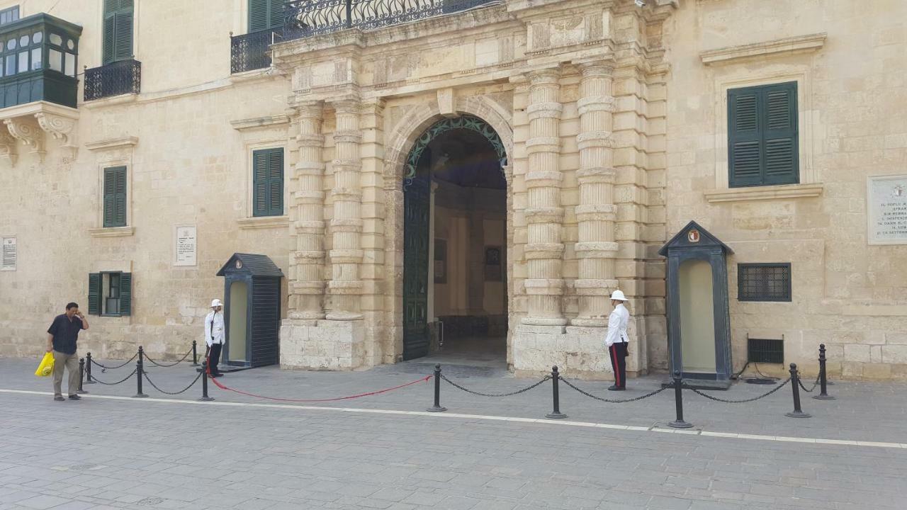 Valletta Main Street Apartment Bagian luar foto